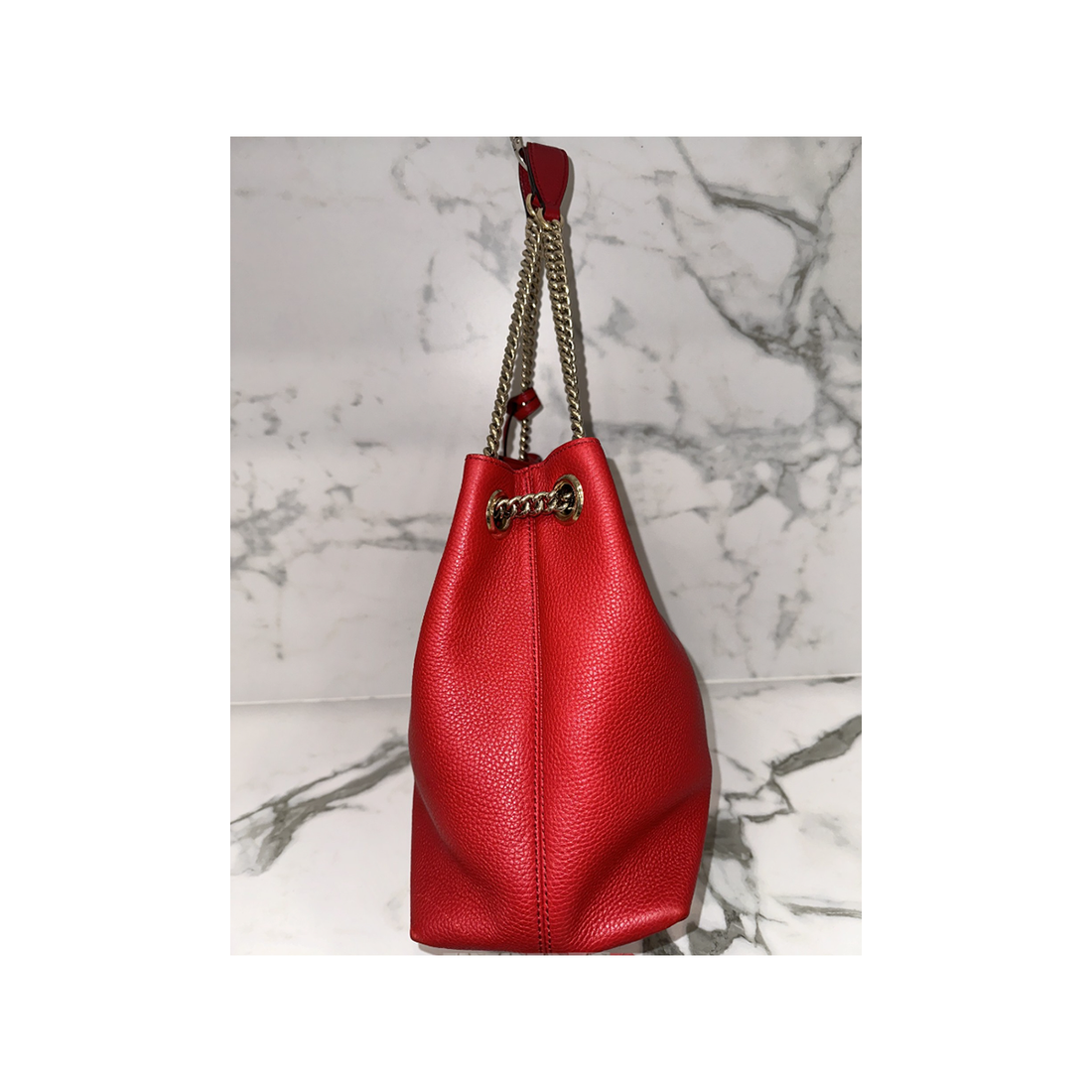 GUCCI MEDIUM SOHO CHAIN BAG IN RED