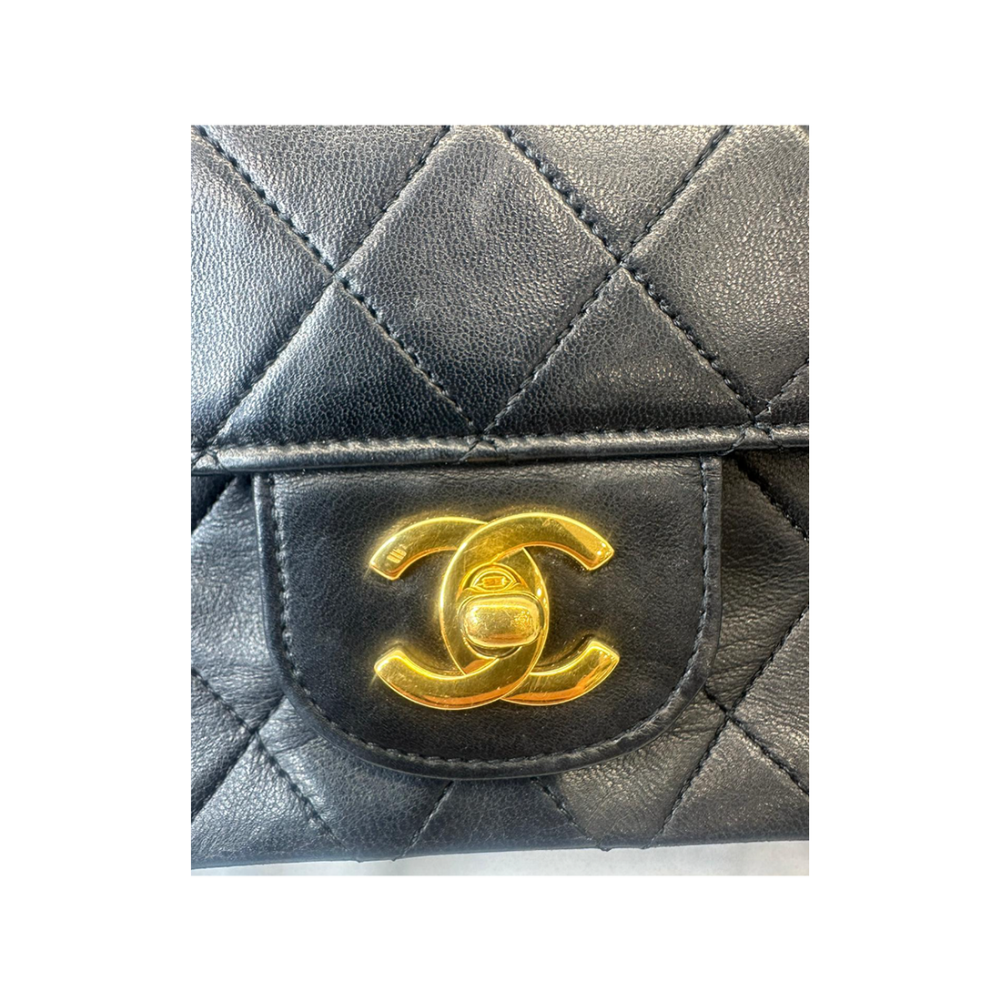 CHANEL MATELASSEW FLAP WITH CHAIN IN BLACK