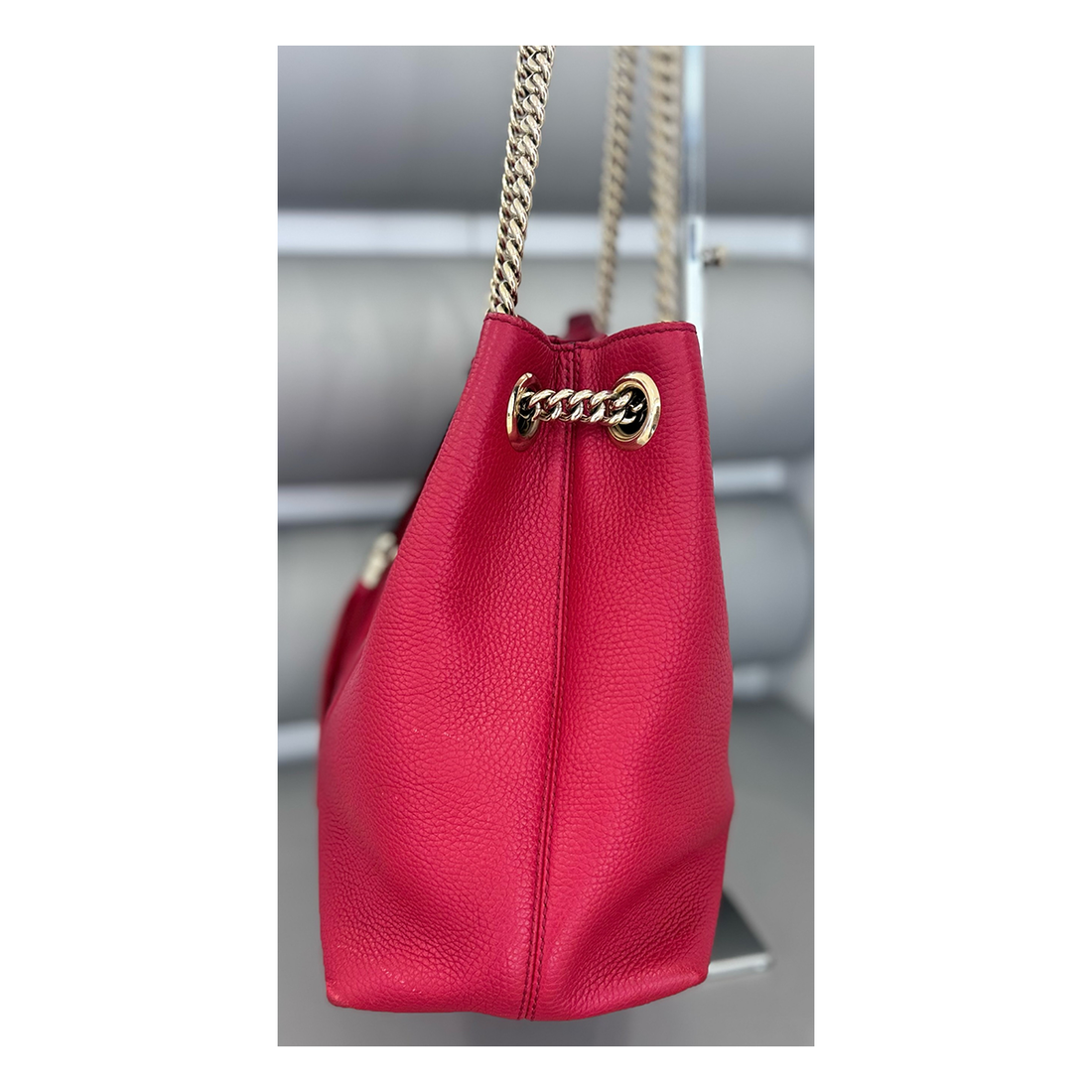 GUCCI MEDIUM SOHO CHAIN BAG IN RED