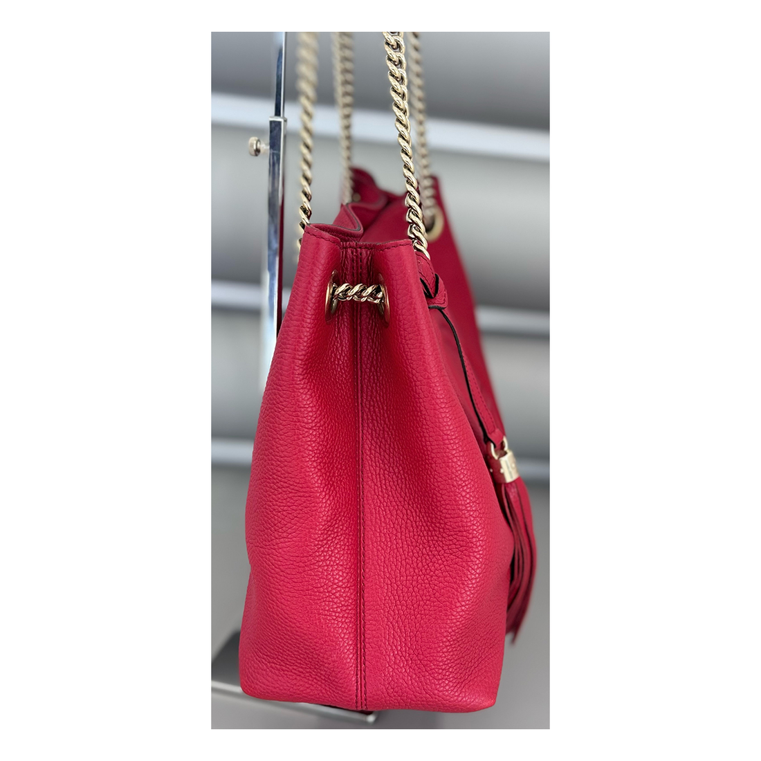 GUCCI MEDIUM SOHO CHAIN BAG IN RED